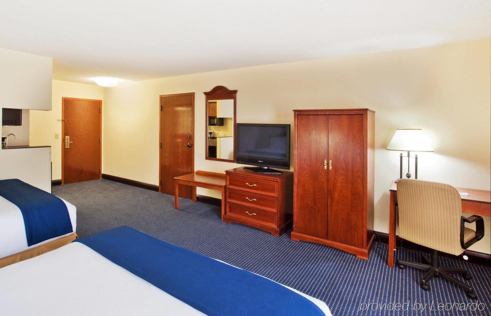 Holiday Inn Express & Suites Atlanta Perimeter Mall Hotel By Ihg Sandy Springs Chambre photo