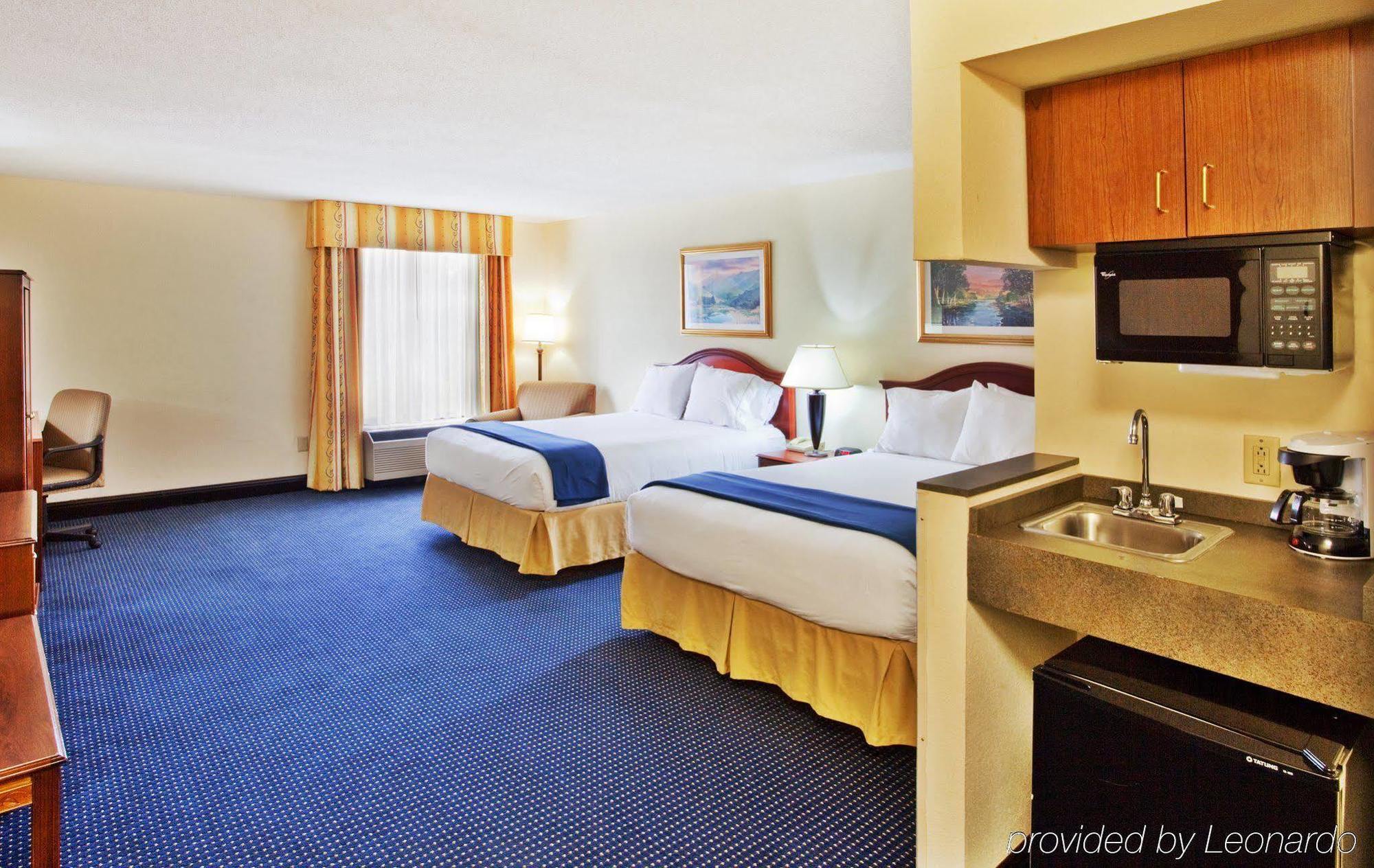 Holiday Inn Express & Suites Atlanta Perimeter Mall Hotel By Ihg Sandy Springs Chambre photo