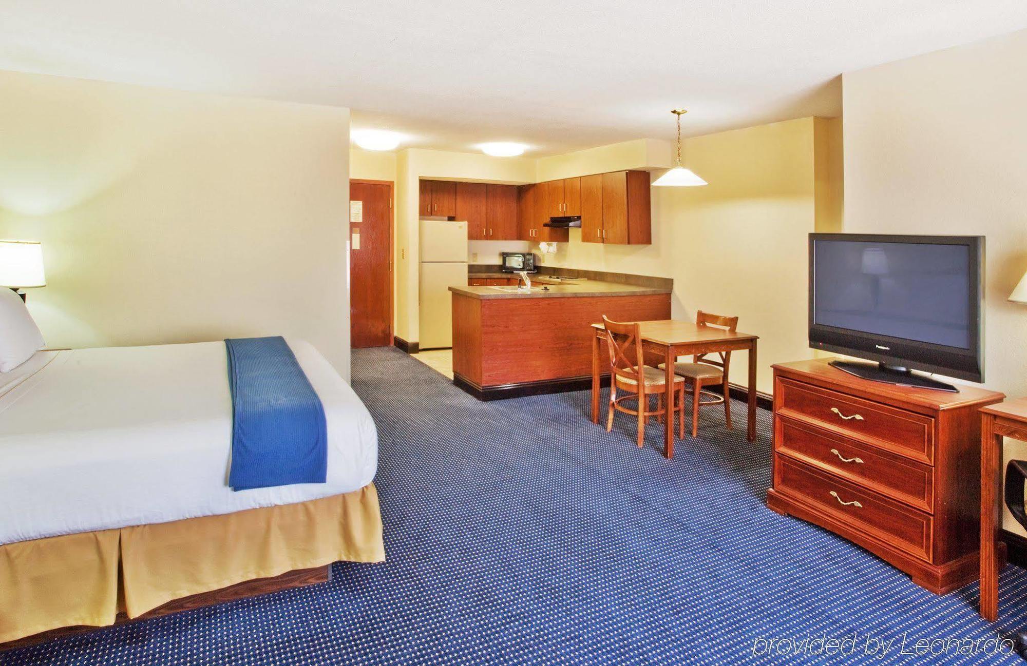 Holiday Inn Express & Suites Atlanta Perimeter Mall Hotel By Ihg Sandy Springs Chambre photo