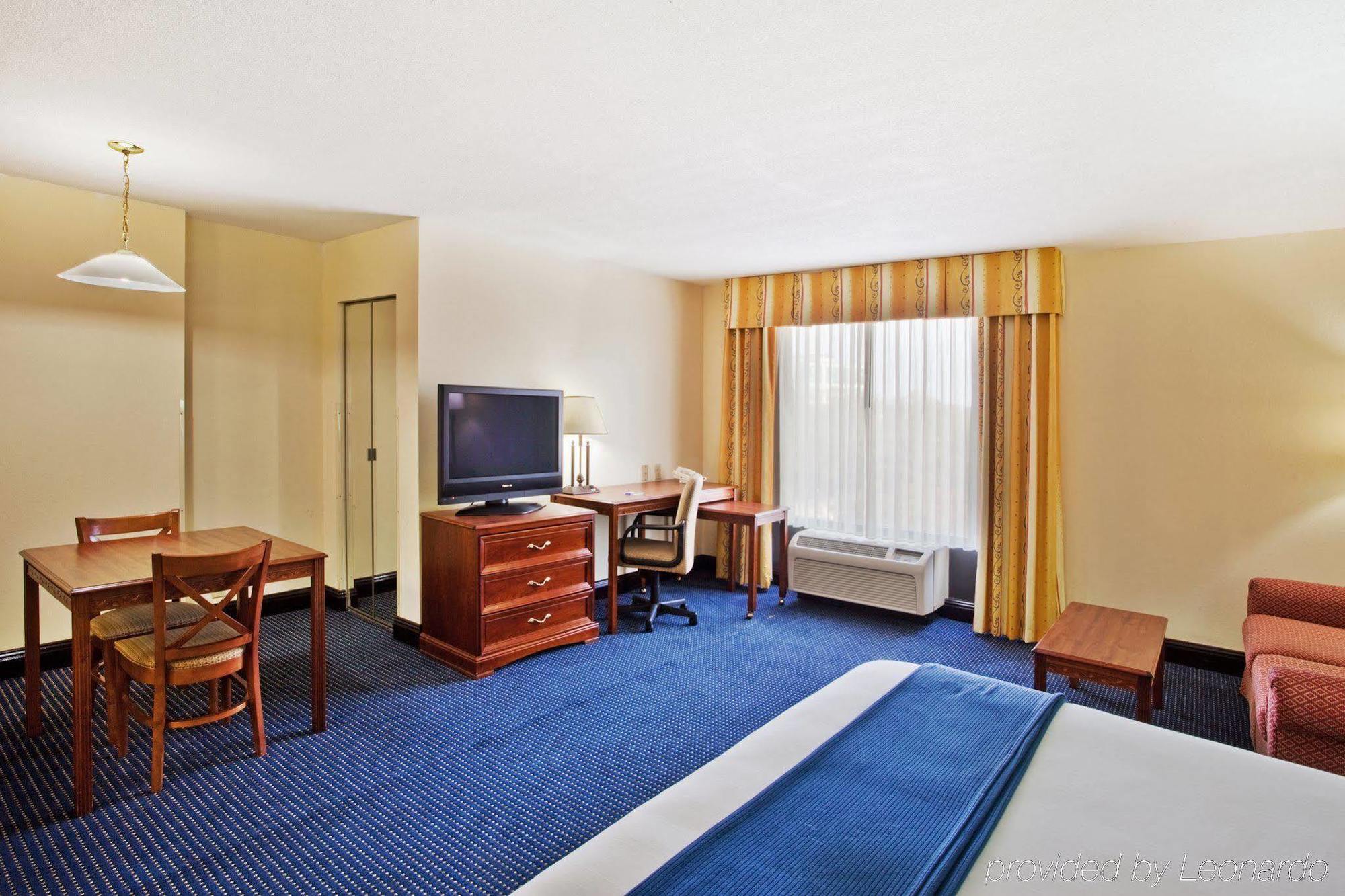 Holiday Inn Express & Suites Atlanta Perimeter Mall Hotel By Ihg Sandy Springs Chambre photo